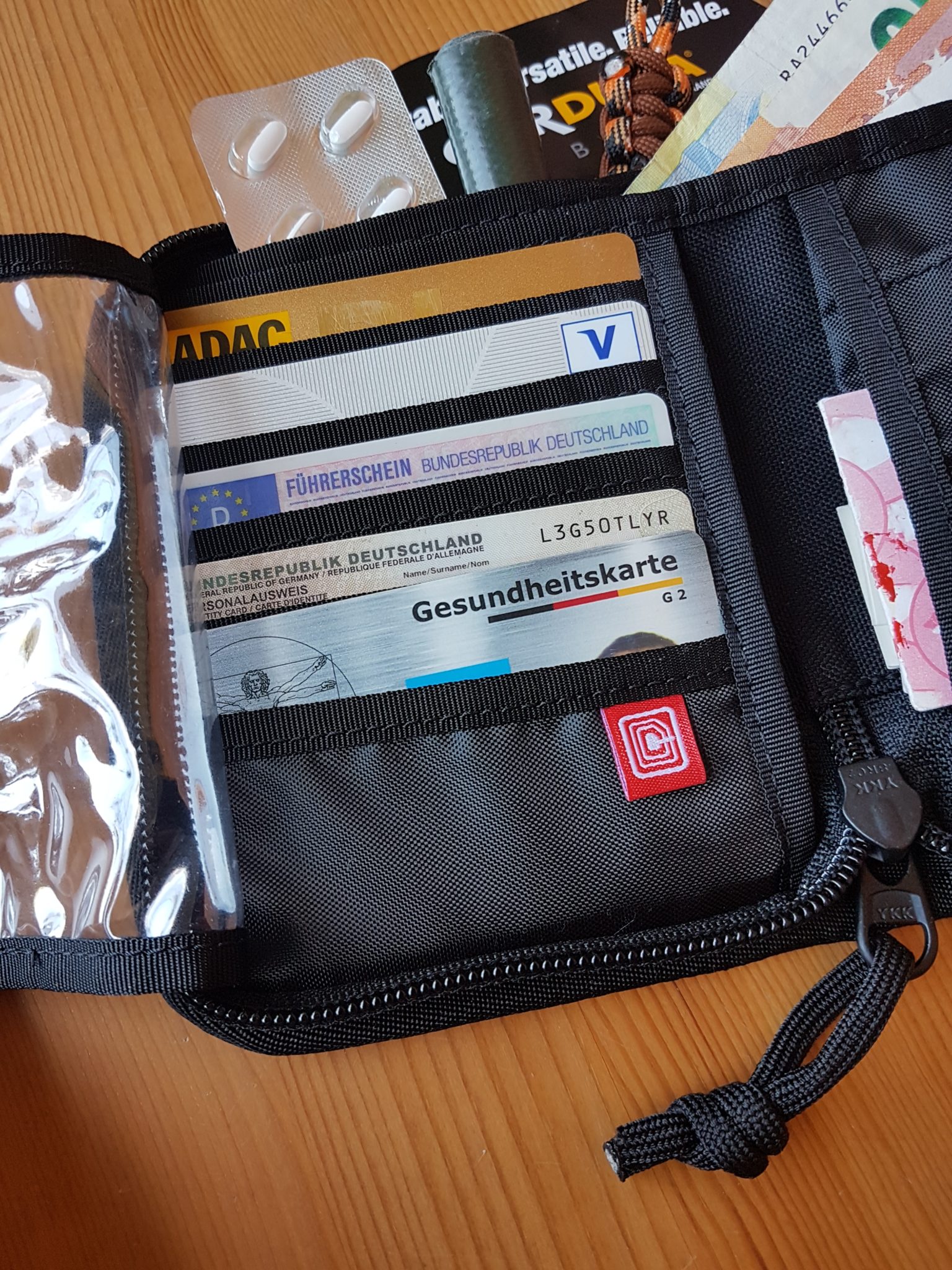 Tasmanian Tiger TT Card Holder RFID B – TÜV-geprüfte Kartenhülle Mit Ausleseschutz, Für 4-8 Karten, Schwarz