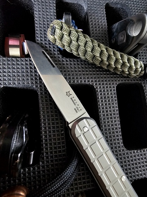 Taschenmesser mit Titangriffschalen